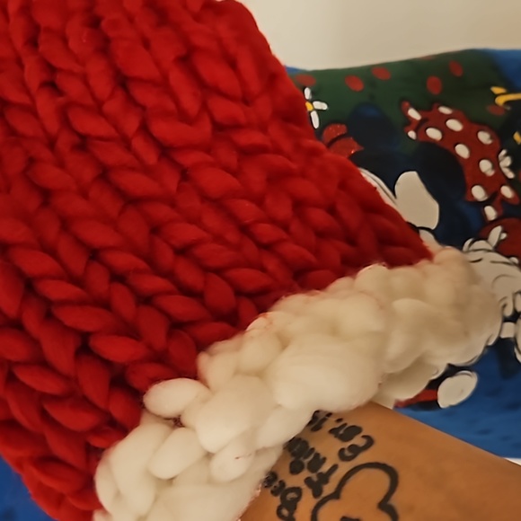 Minnie and Mickey Mouse Disney mistletoe holiday graphic tee Med. and Santa hat! - Picture 9 of 9